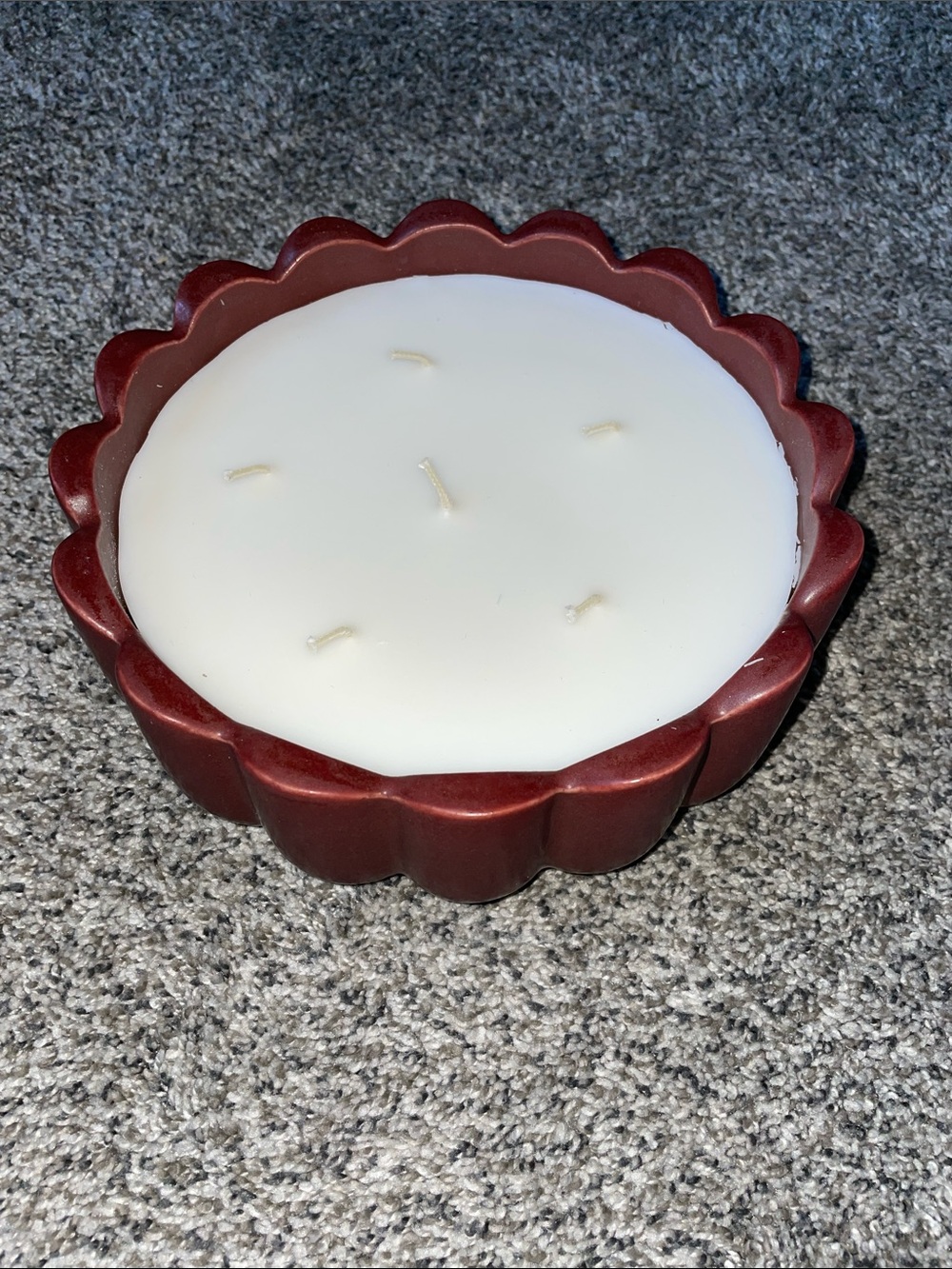 NIB HEARTH & HAND Scalloped Ceramic Multi-Wick Candle.